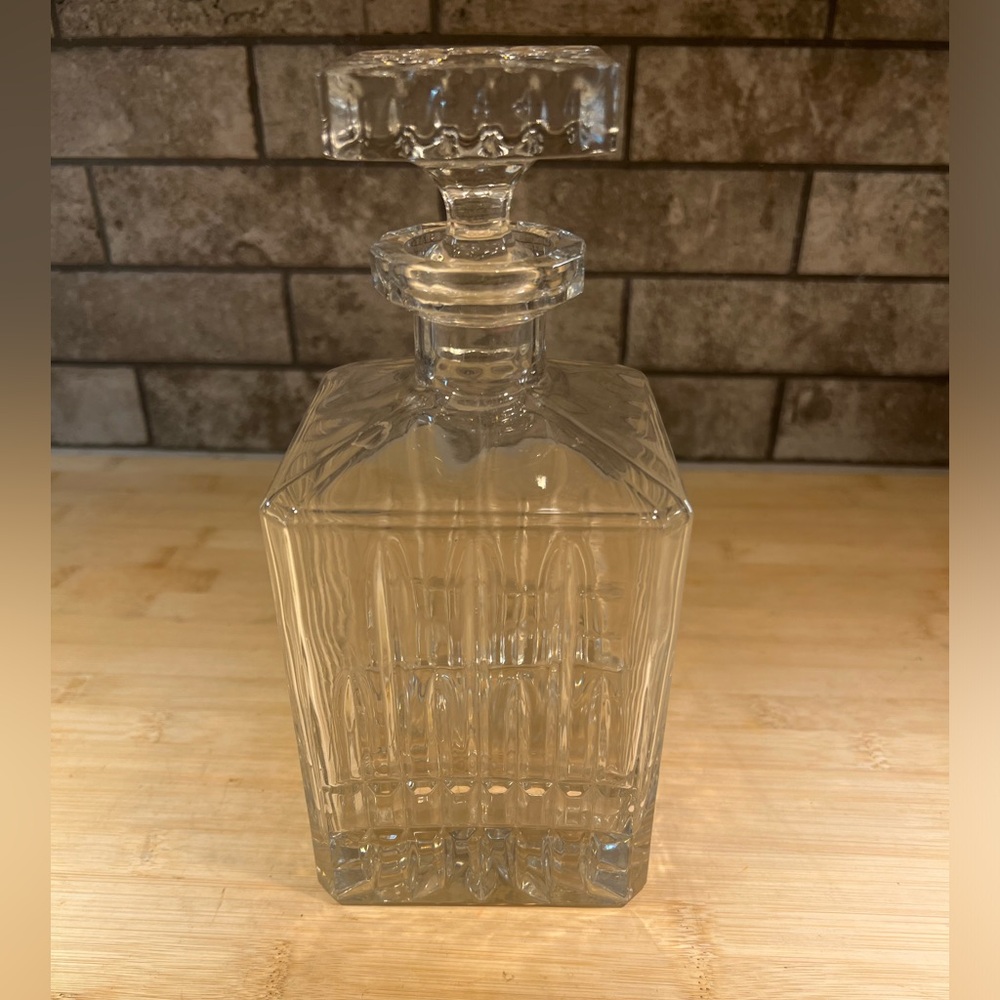 Vintage Crystal Glass Whiskey Decanter with Glass Stopper 1L Capacity